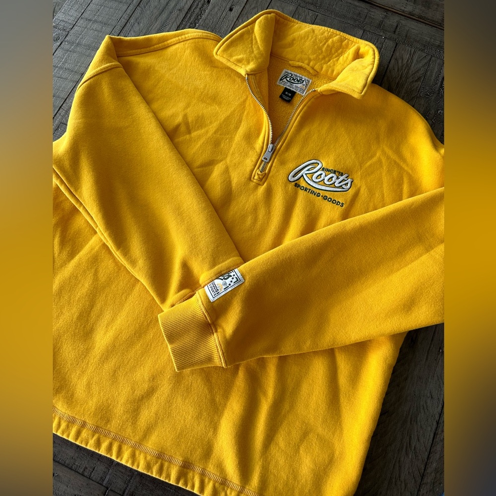 Roots Zippered Crewneck, size medium. EUC.